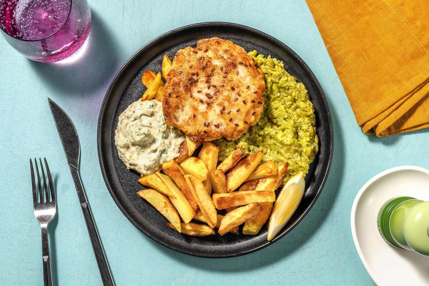 Visburger met mushy peas