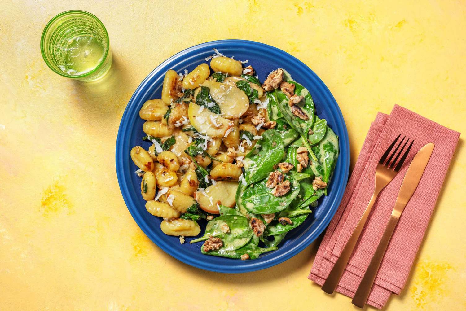 Romige gnocchi met blauwe-kaassaus, spinazie en appel