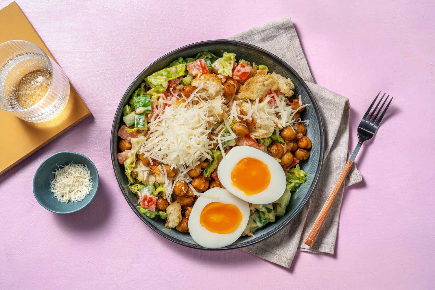 Caesar salade met geroosterde kikkererwten
