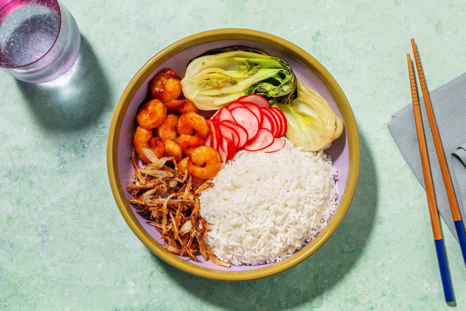 Poke alle mazzancolle marinate e pak choi