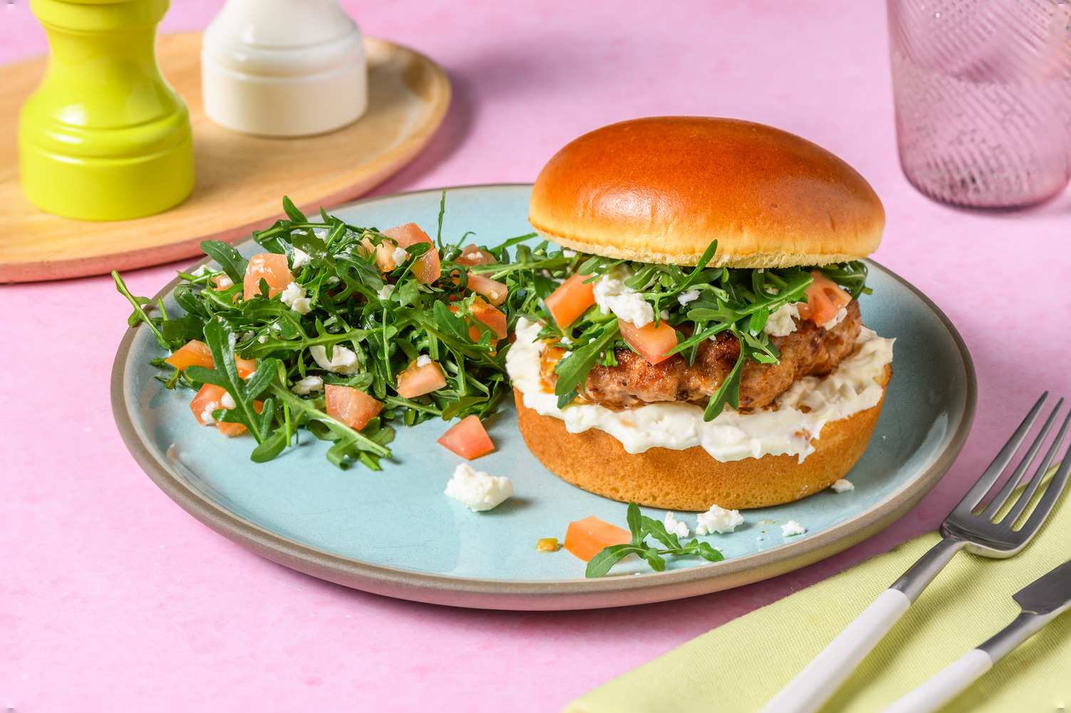 Hamburguesa de cerdo al estilo griego
