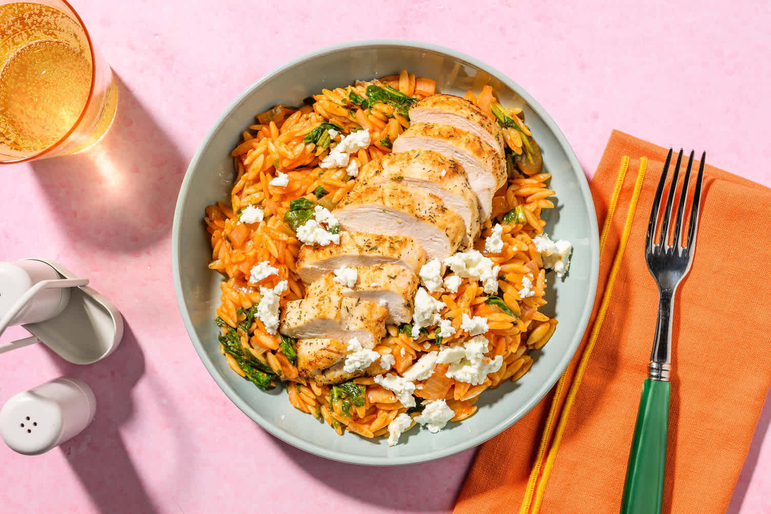 Double poulet à l’aneth et orzo aux tomates