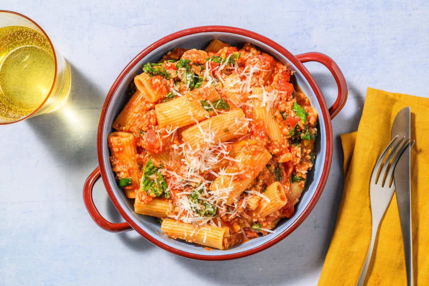 Bolognaise à la saucisse et aux tomates et au chou-fleur