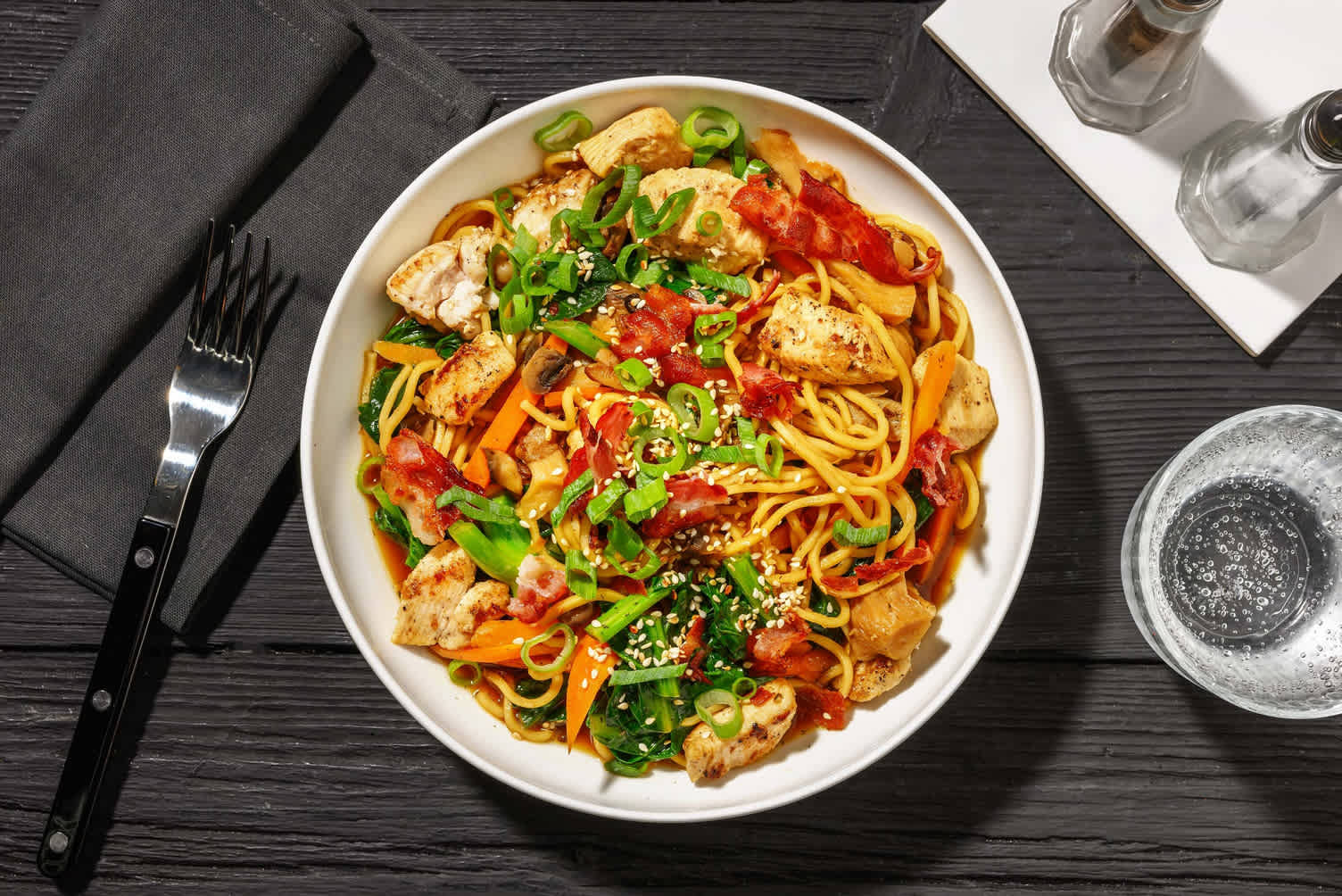 Nouilles façon Yakisoba au poulet et au bacon