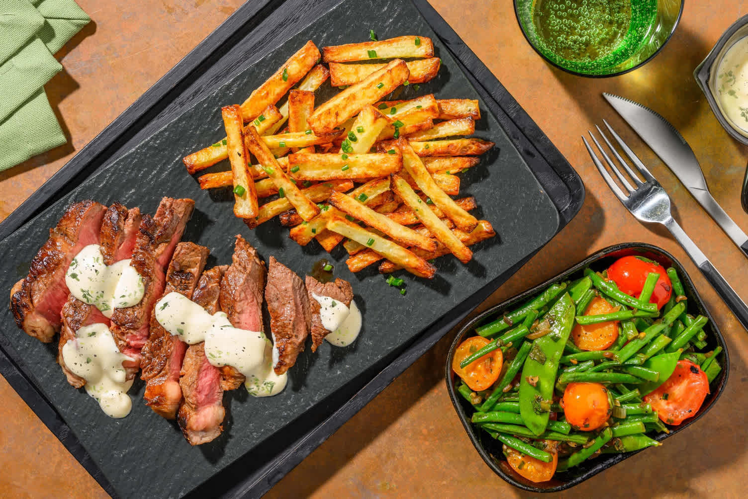 Contre-filet frites et sauce béarnaise 