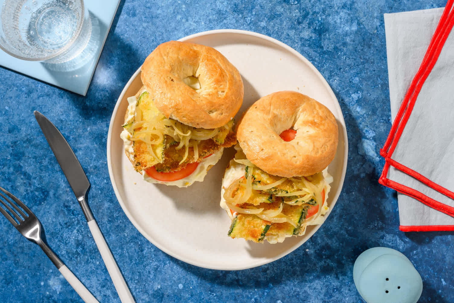 Bagel veggie - zucchine fritte e uova sode