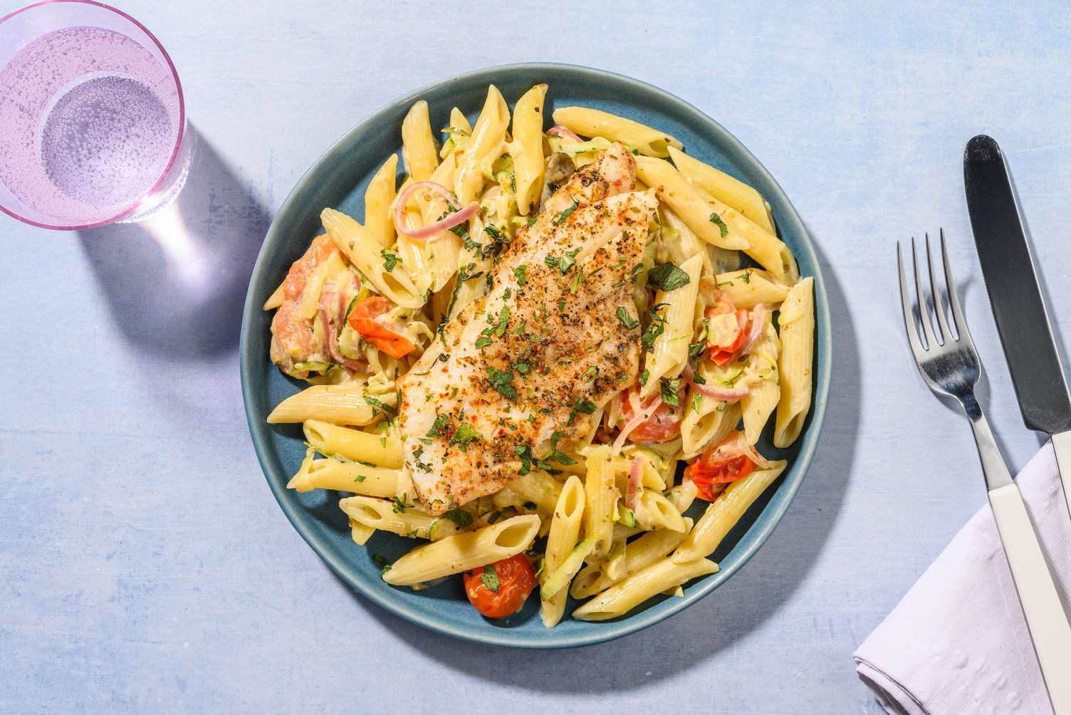 Romige penne met pangasiusfilet en kerstomaten