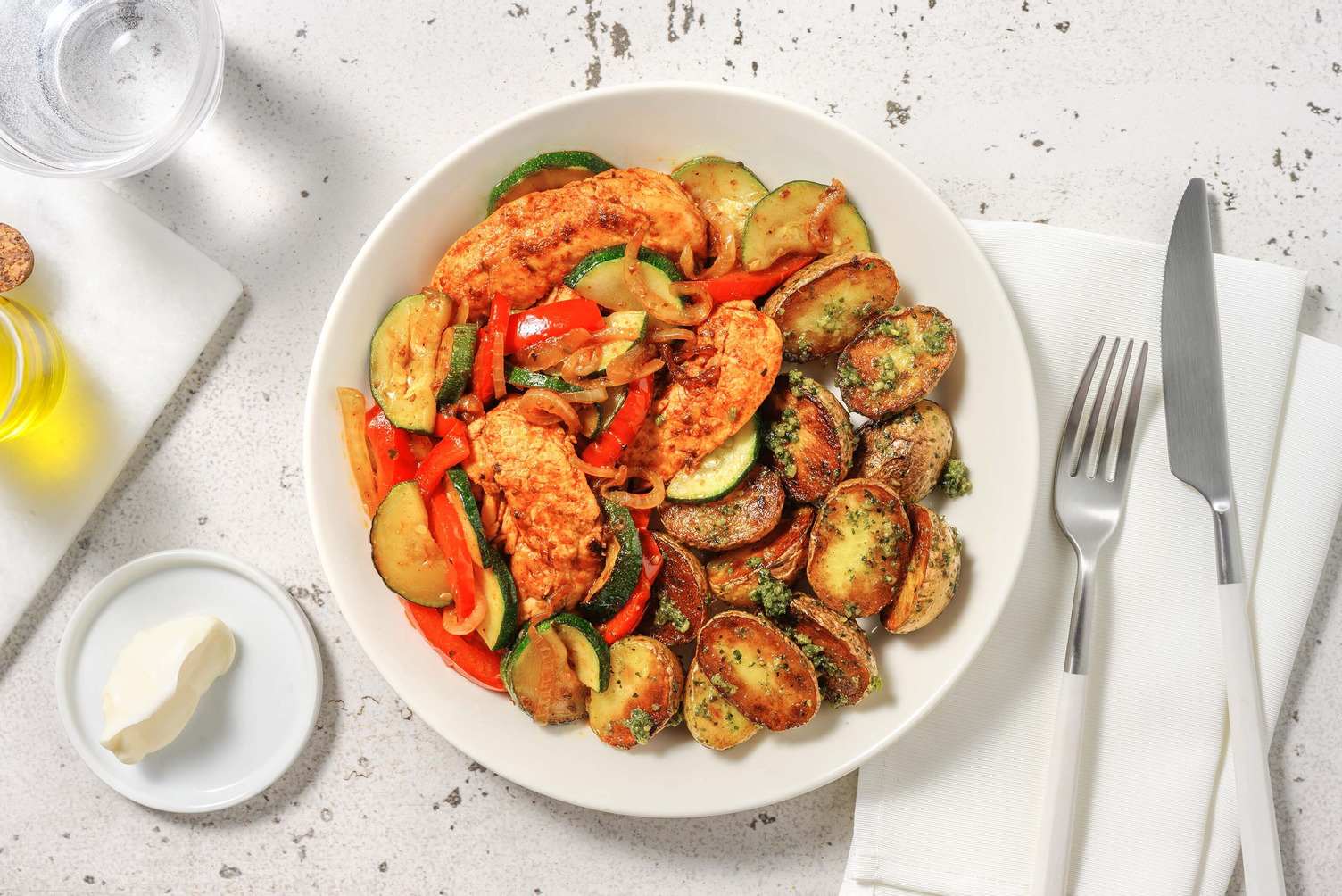Kipfilethaasjes met pesto-krieltjes