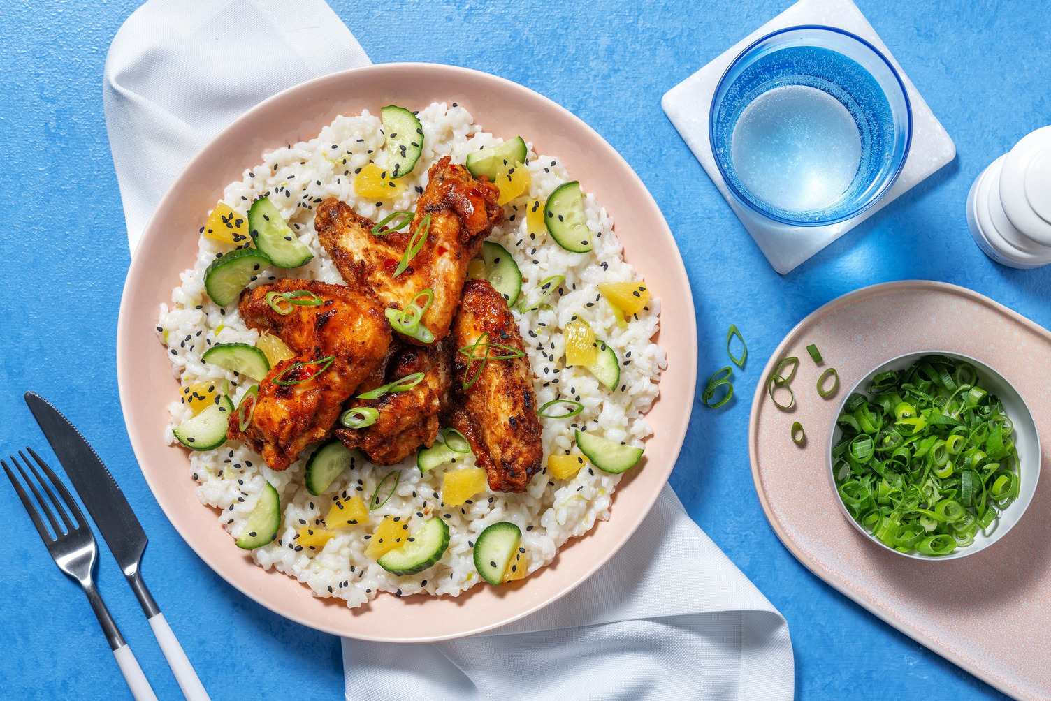 Sticky kippenvleugels in zoetzure sinaasappelsaus
