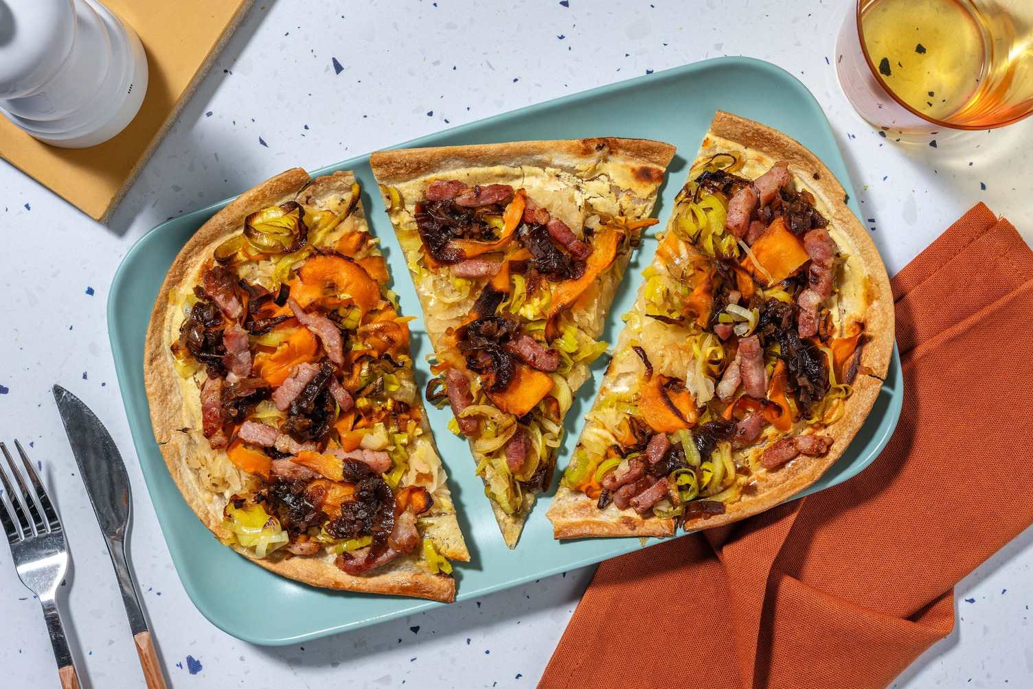 Flammkuchen met zuurkool en spekjes