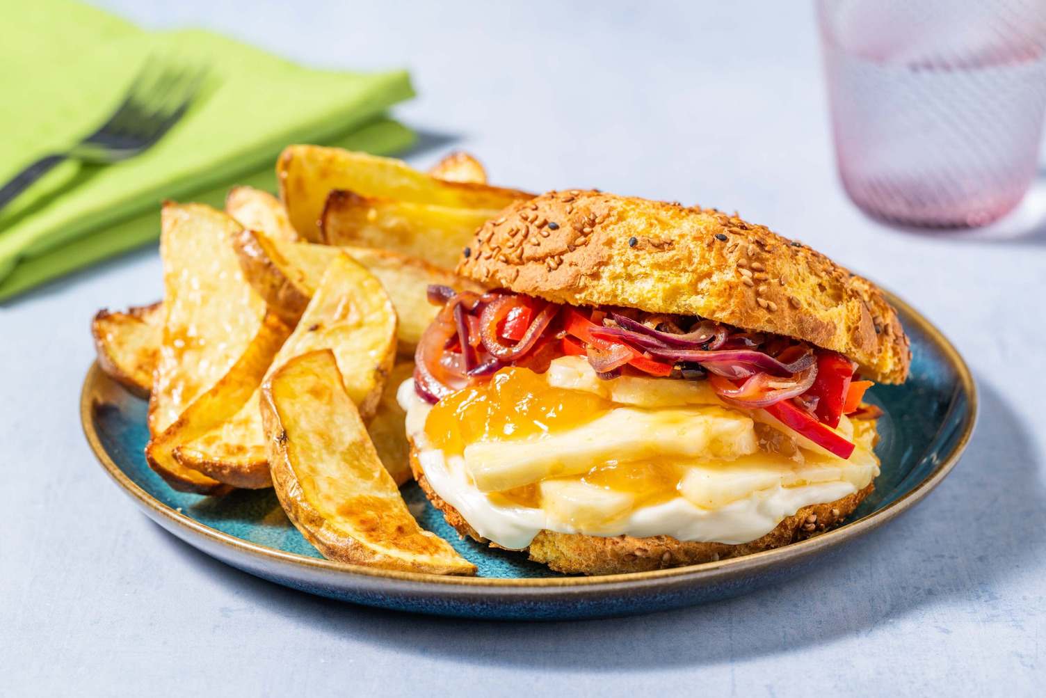 Broodje grillkaas met mangochutney