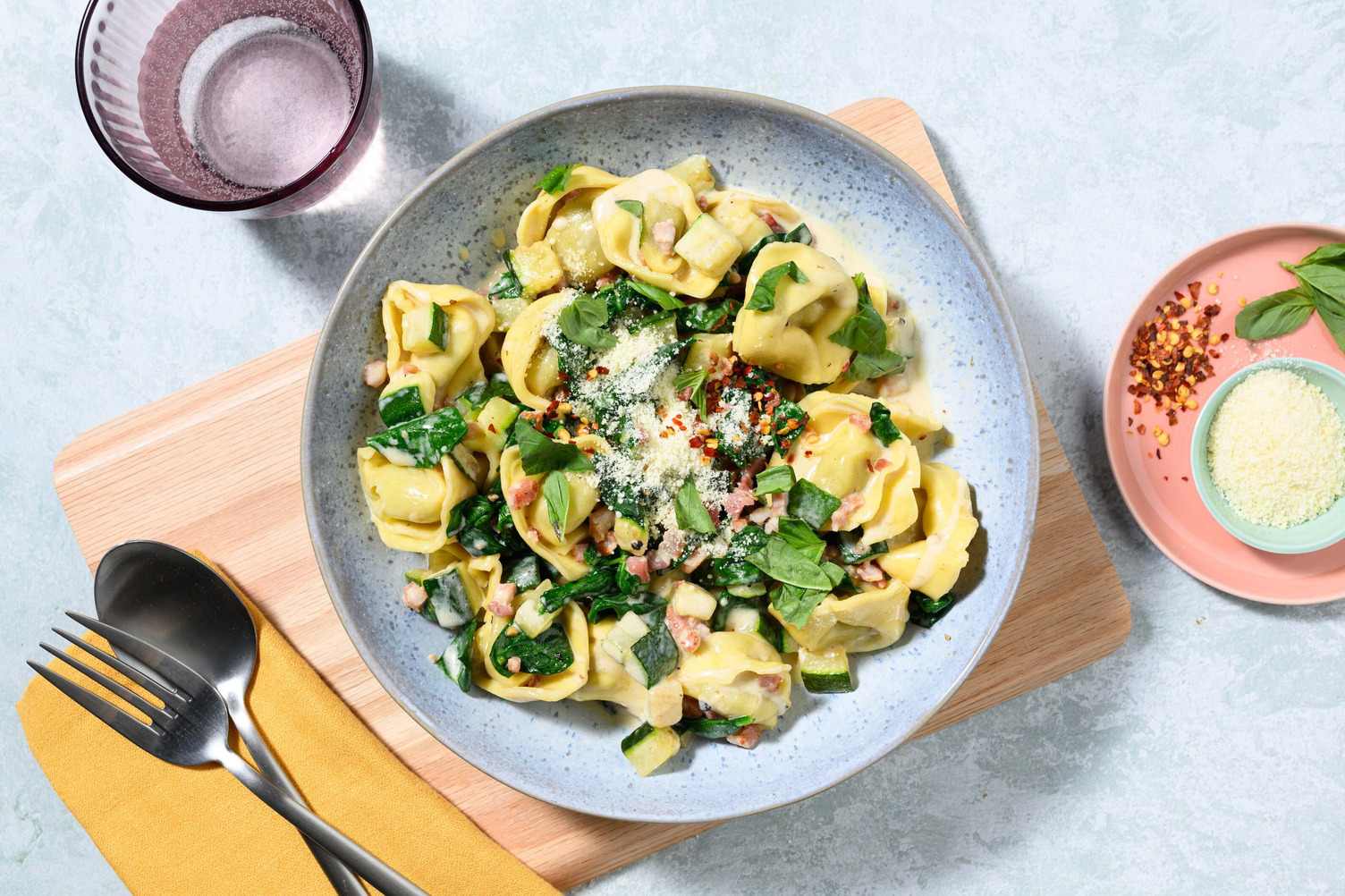 Krämig bacon-tortelloni