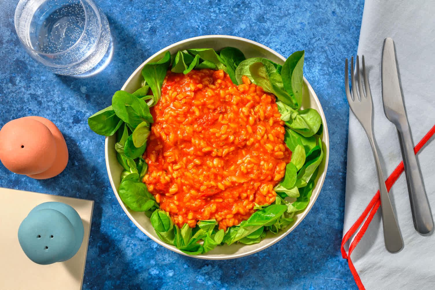 Risotto al forno : lardons, tomate & pesto rosso