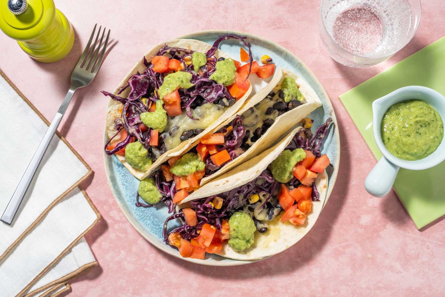 Zwartebonentaco's met romige avocadosalsa