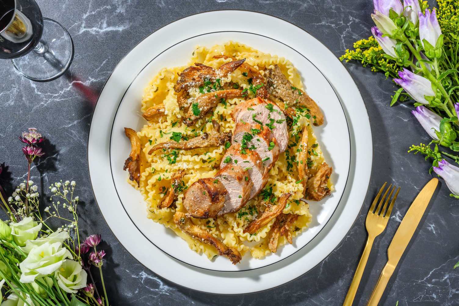 Pasta met varkenshaas en geroosterde oesterzammen