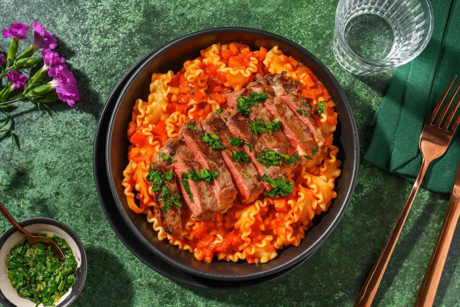 Mafaldine met gemarineerde steak