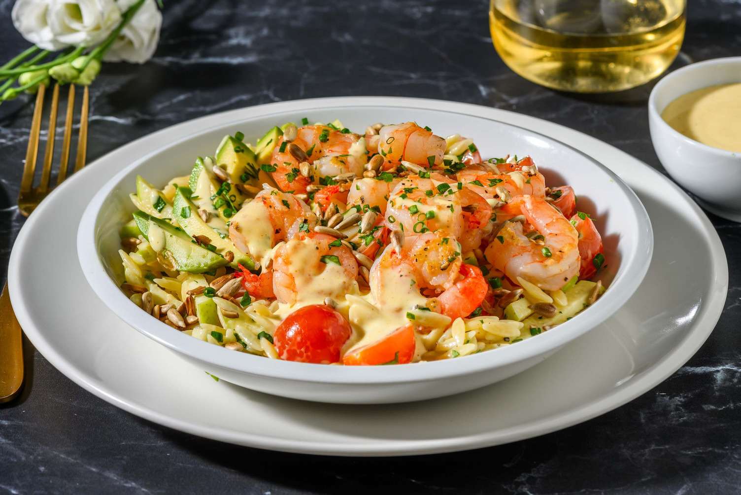 Salade d'orzo aux crevettes et avocat