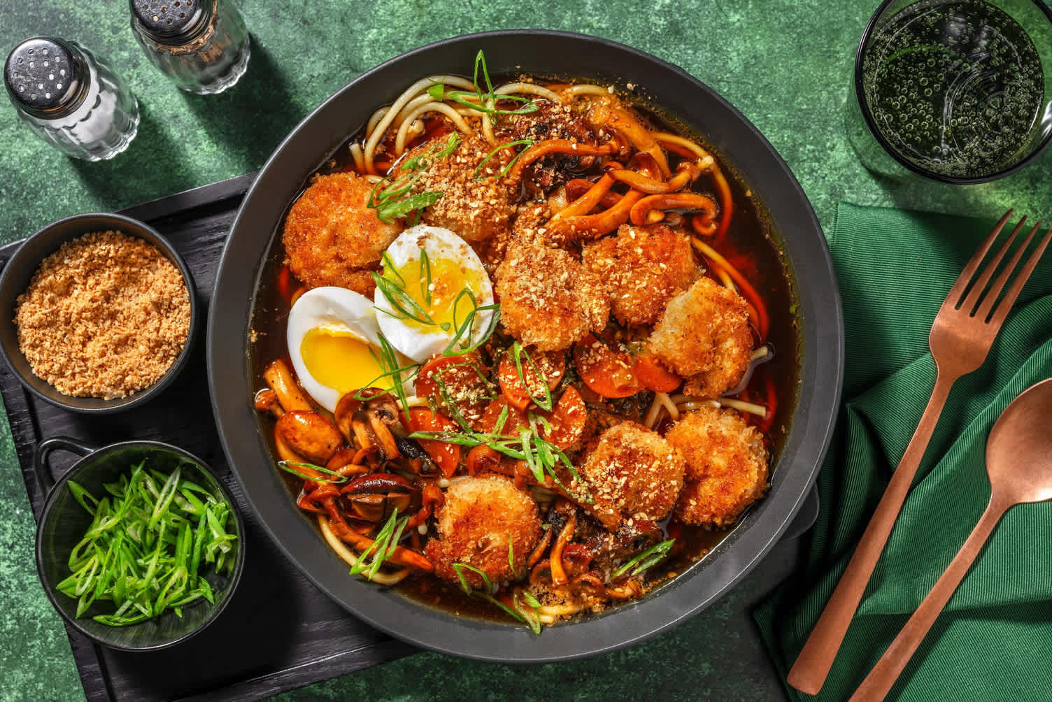 Crevettes panées à la panko sur ramen gourmand au miso