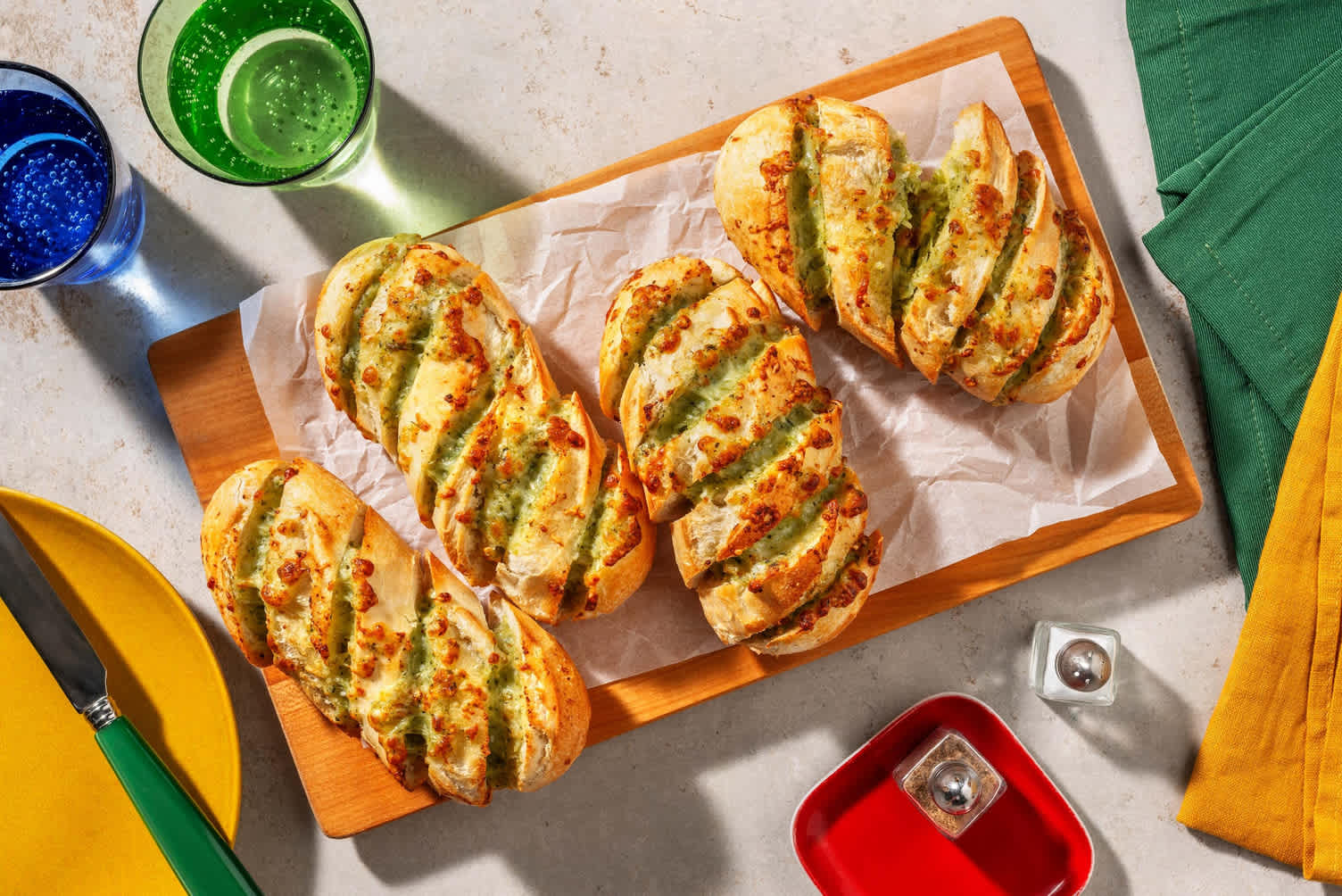 Baguette fromagée au pesto à l'ail en extra