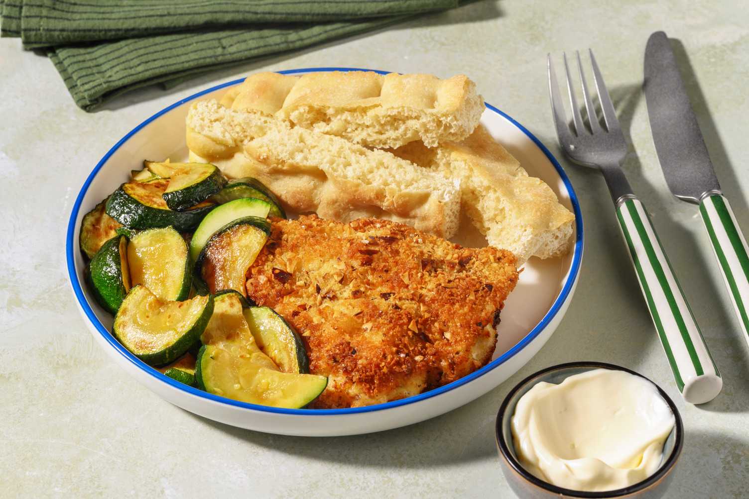 Pollo fritto in crosta di pane e mandorle