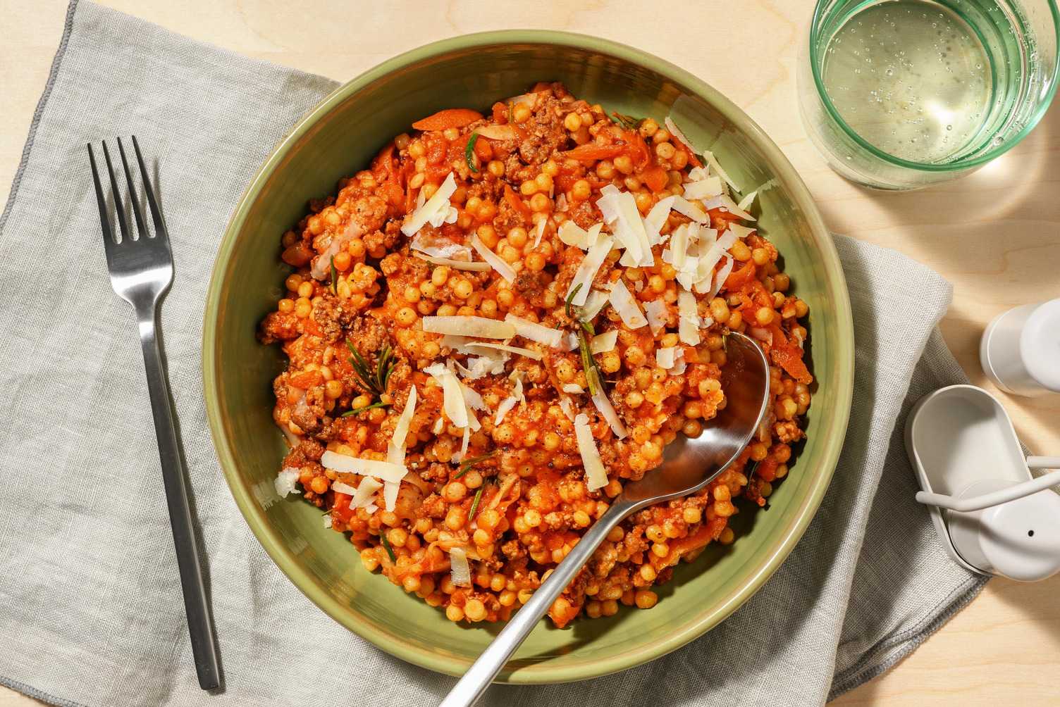 Couscous perlato al ragù di carne e Grana Padano