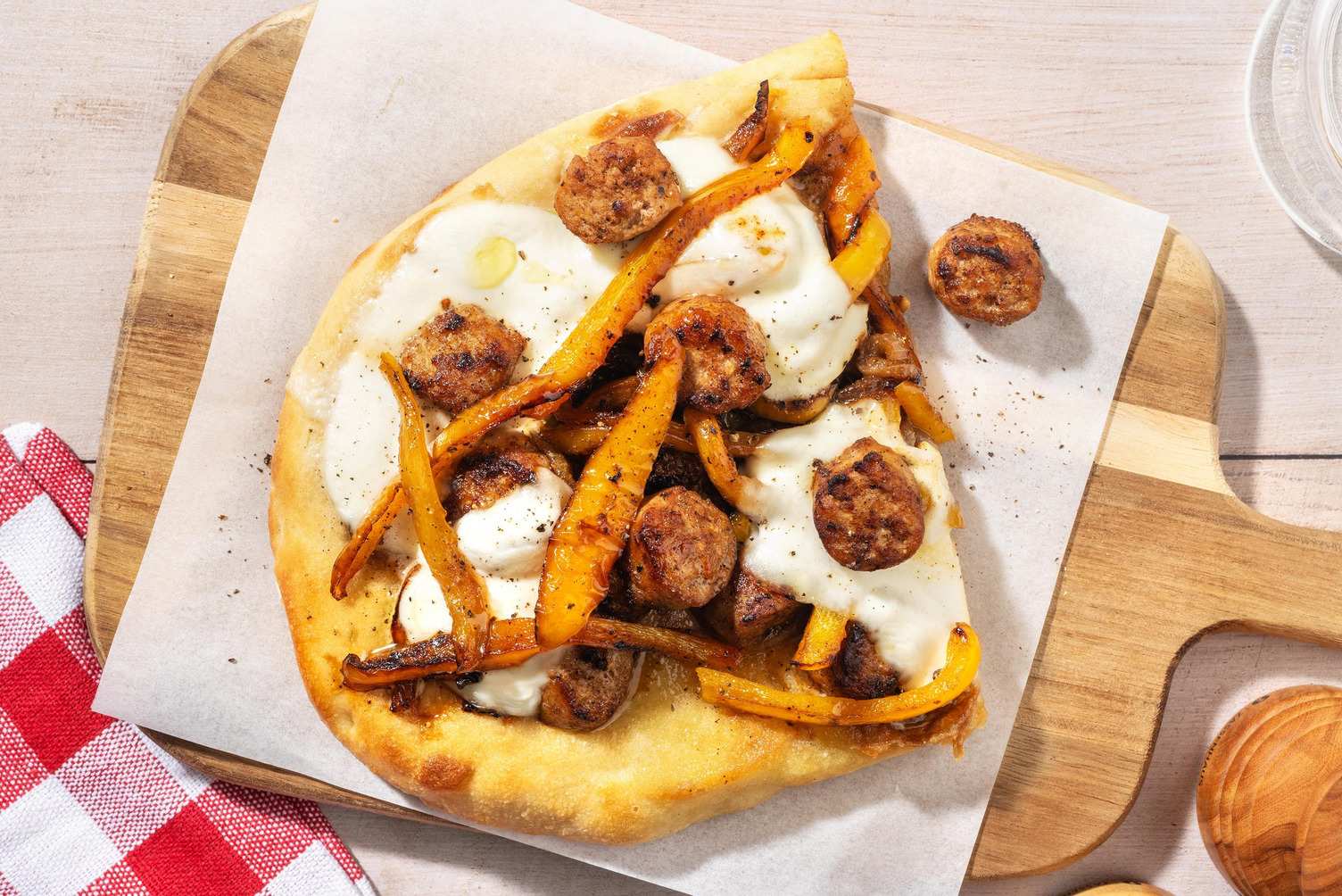 Pinsa rustica salsiccia e mozzarella
