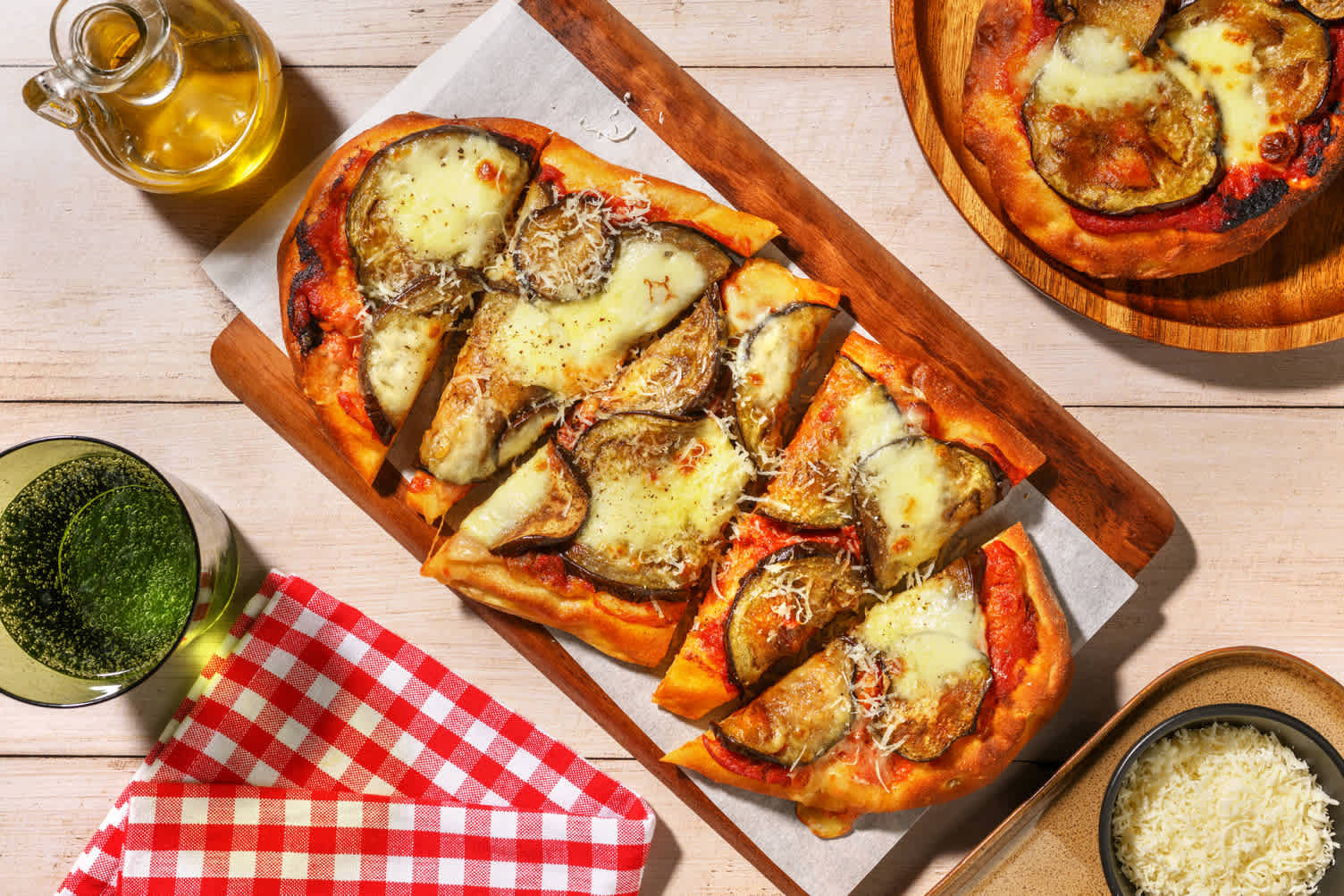 Pinsa alla parmigiana e mozzarella senza lattosio