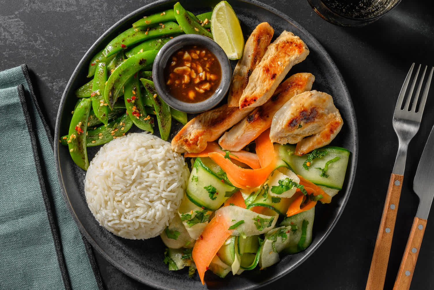 Indonesisk bowl med sataykylling