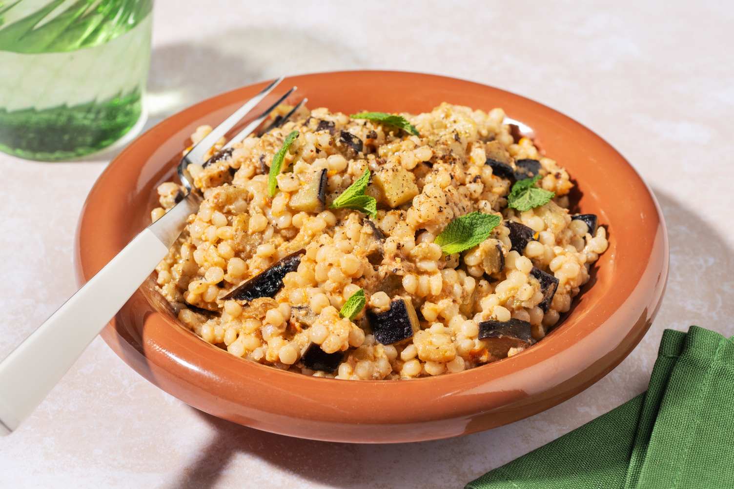 Couscous perlato pesto rosso e melanzane