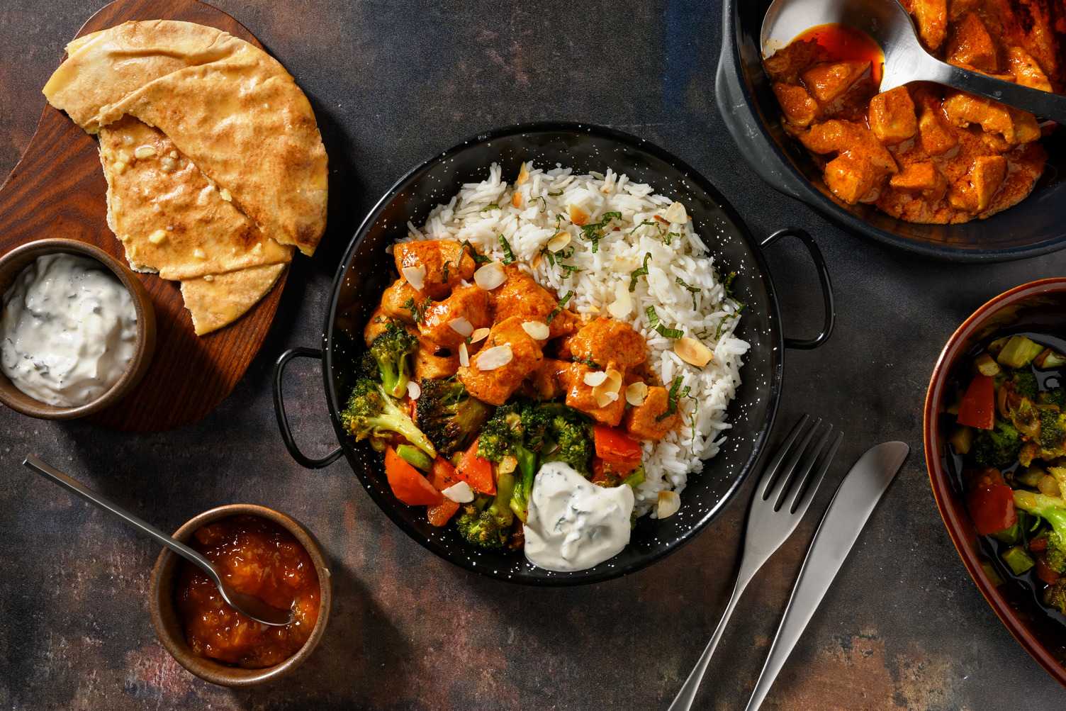 Chicken Korma Curry & Garlic Flatbreads