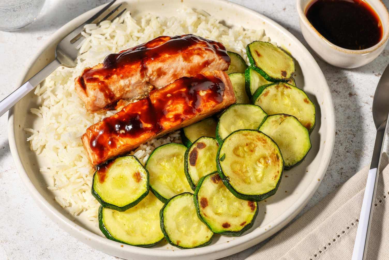 Filetto di salmone in glassa di soia e sesamo