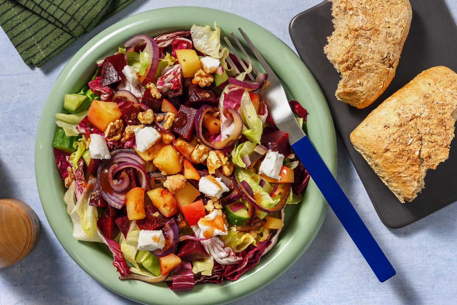 Salade au fromage de chèvre et vinaigrette balsamique à la fraise