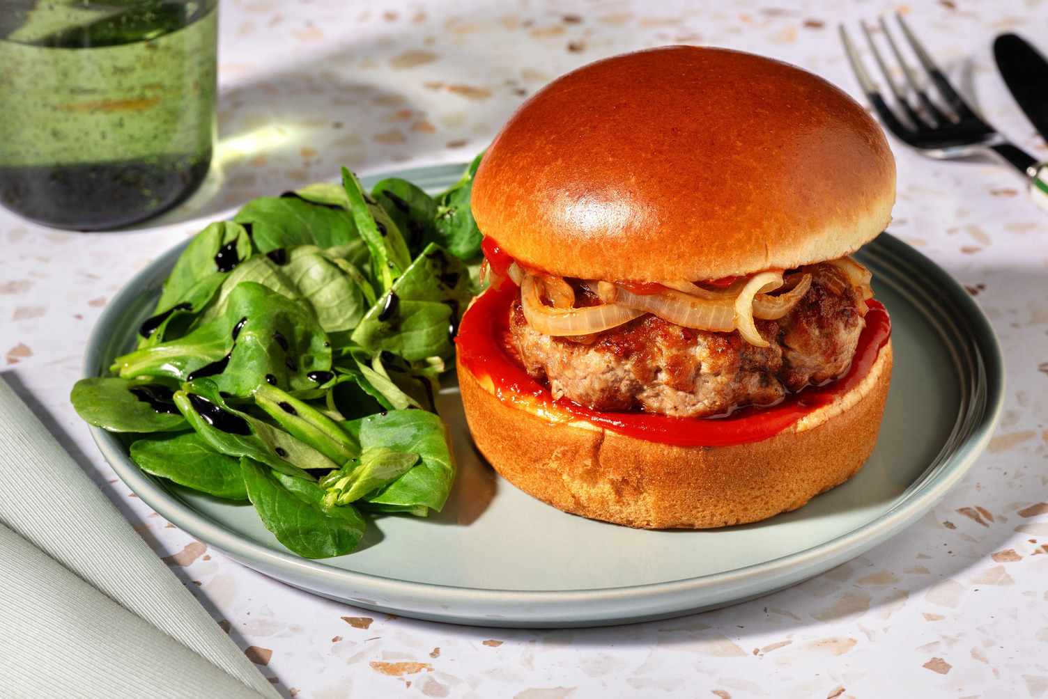 Burger di pollo fatto in casa e formaggio fuso
