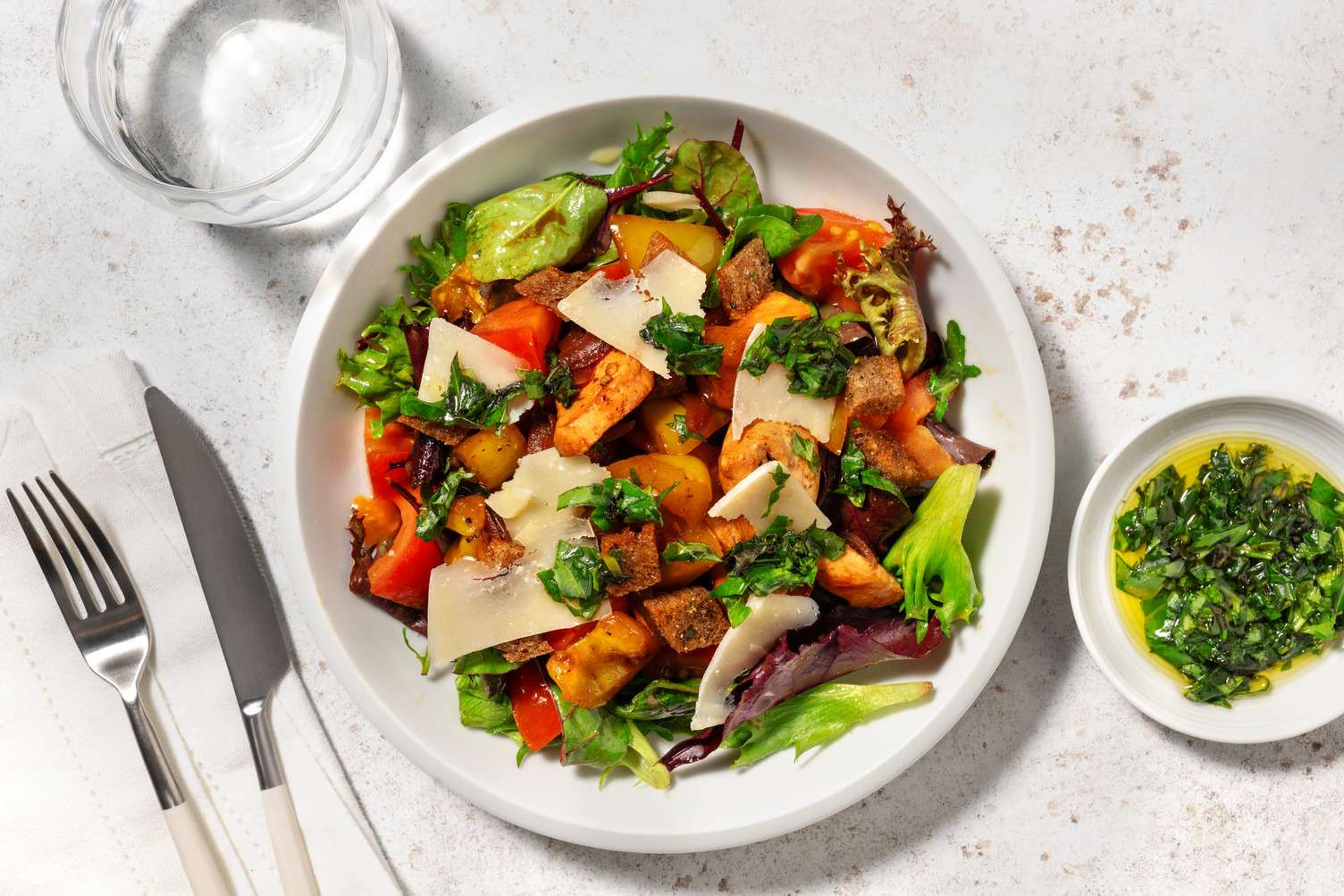 Salade de poulet au basilic & croûtons