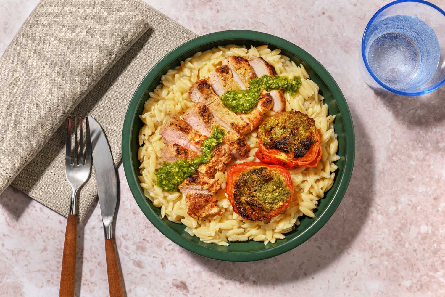 Carré de porc & tomates confites au pesto