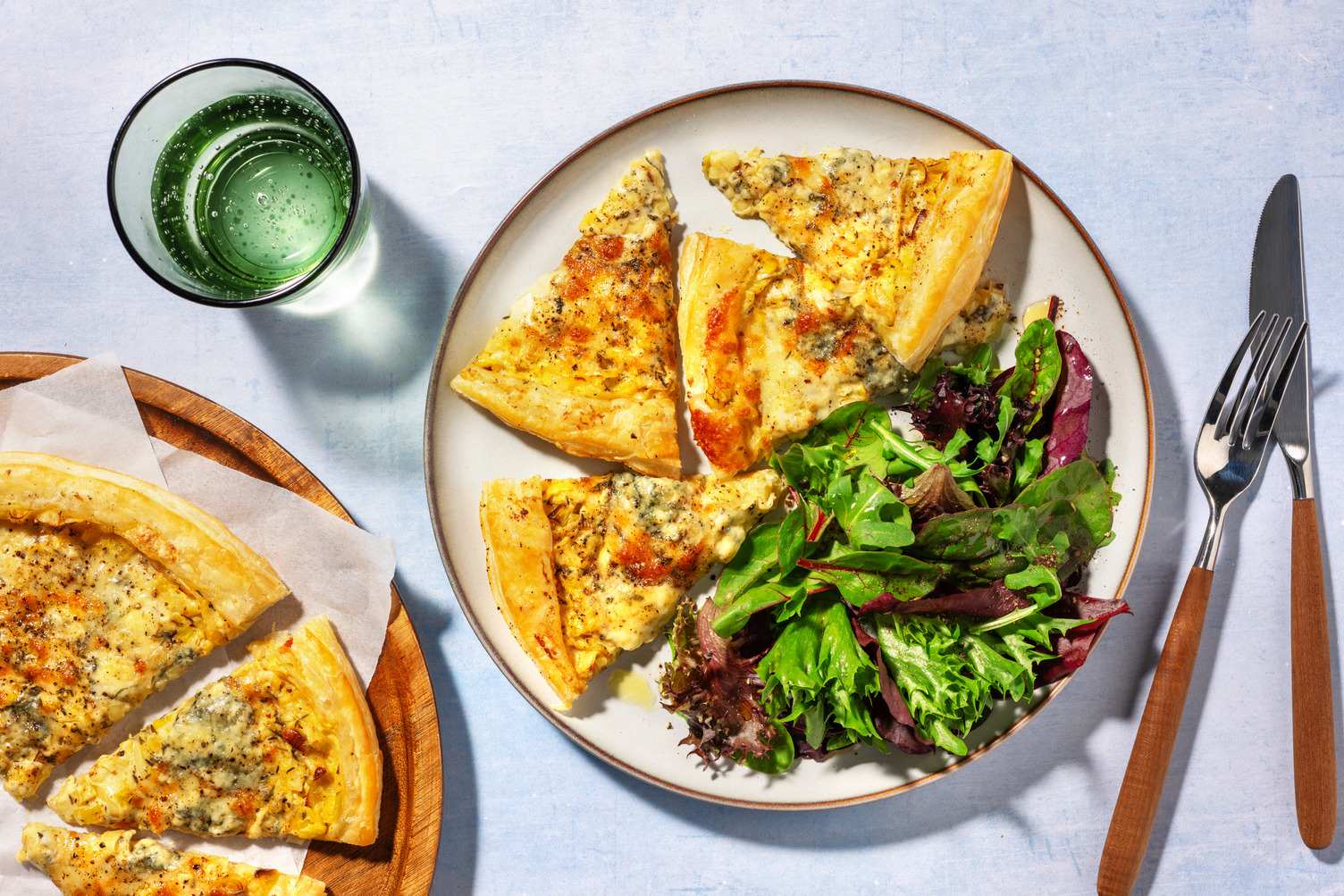 Tarte fine au poireau, thym & bleu