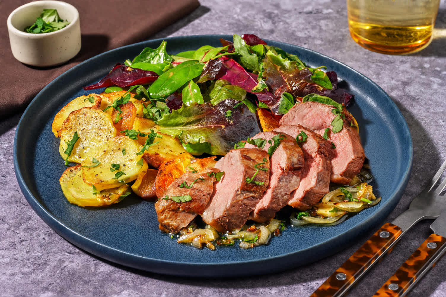 Filet de canette & pommes sarladaises persillées