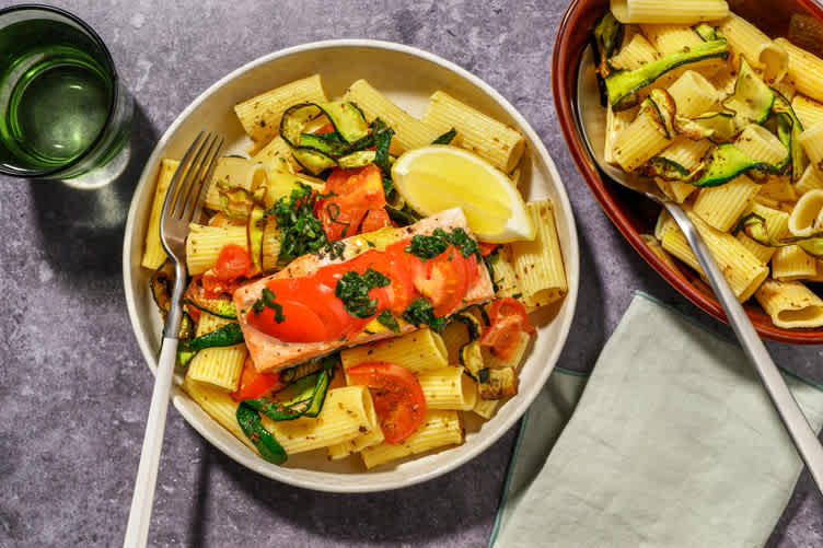 Saumon en papillote, tomate & sauce pistou