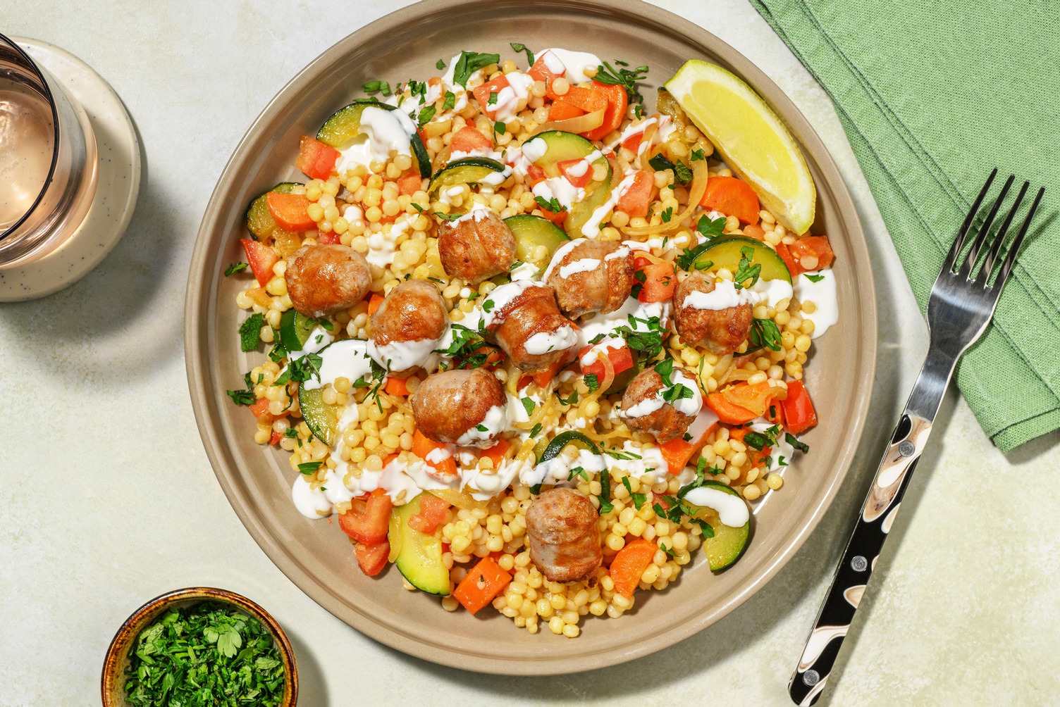 Bowl de saucisse de poulet et mayonnaise au citron