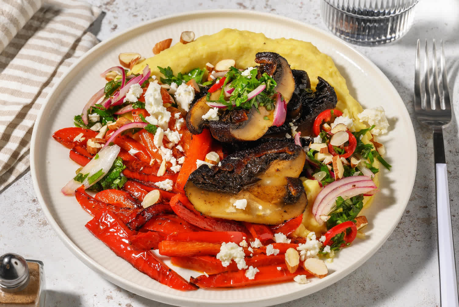 Portobello'steaks' met chimichurri en witte kaas
