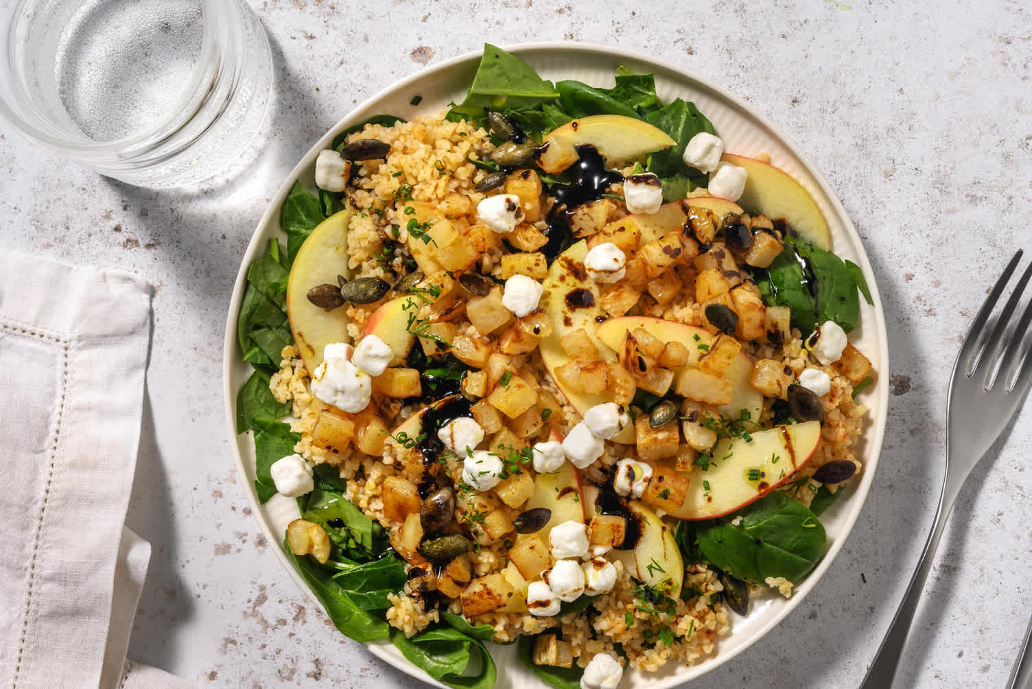 Bulgur met geitenkaasbolletjes en meiraap