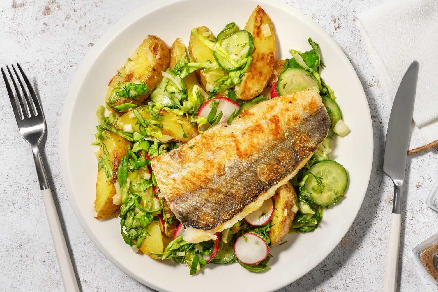 Filet de merlu et salade à la scandinave