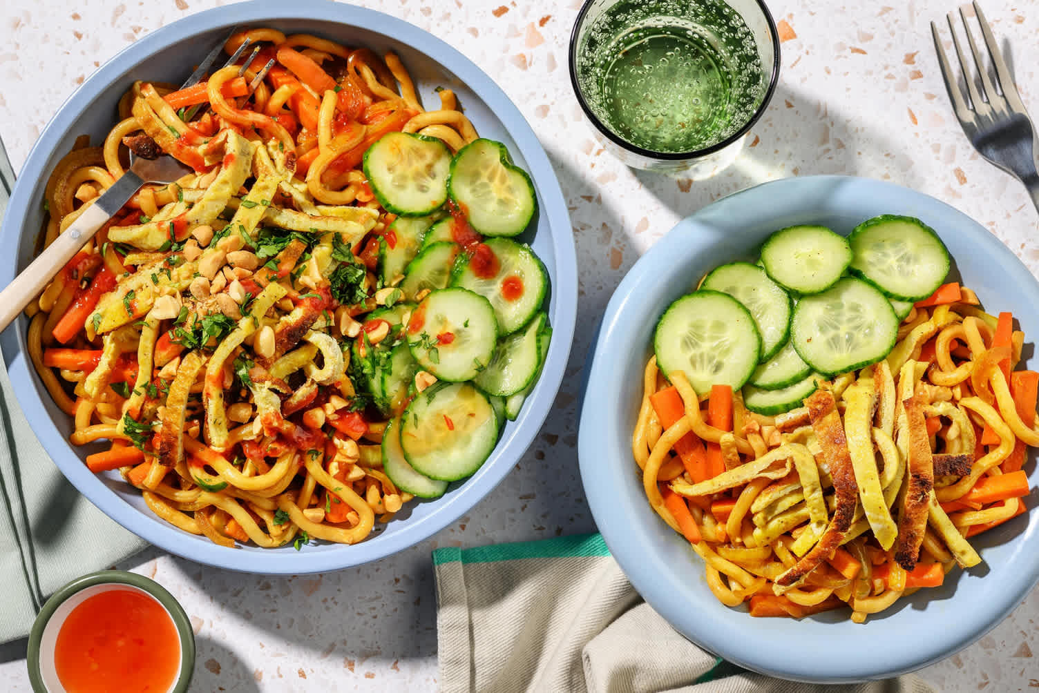 Udonnoedels roerbak met omeletreepjes 