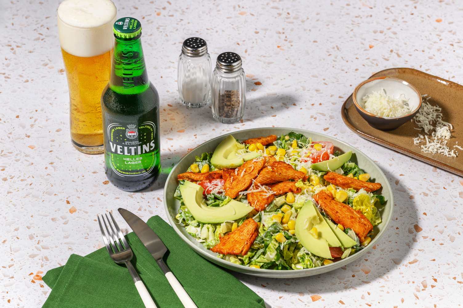 American Bowl mit Hähnchen und Avocado