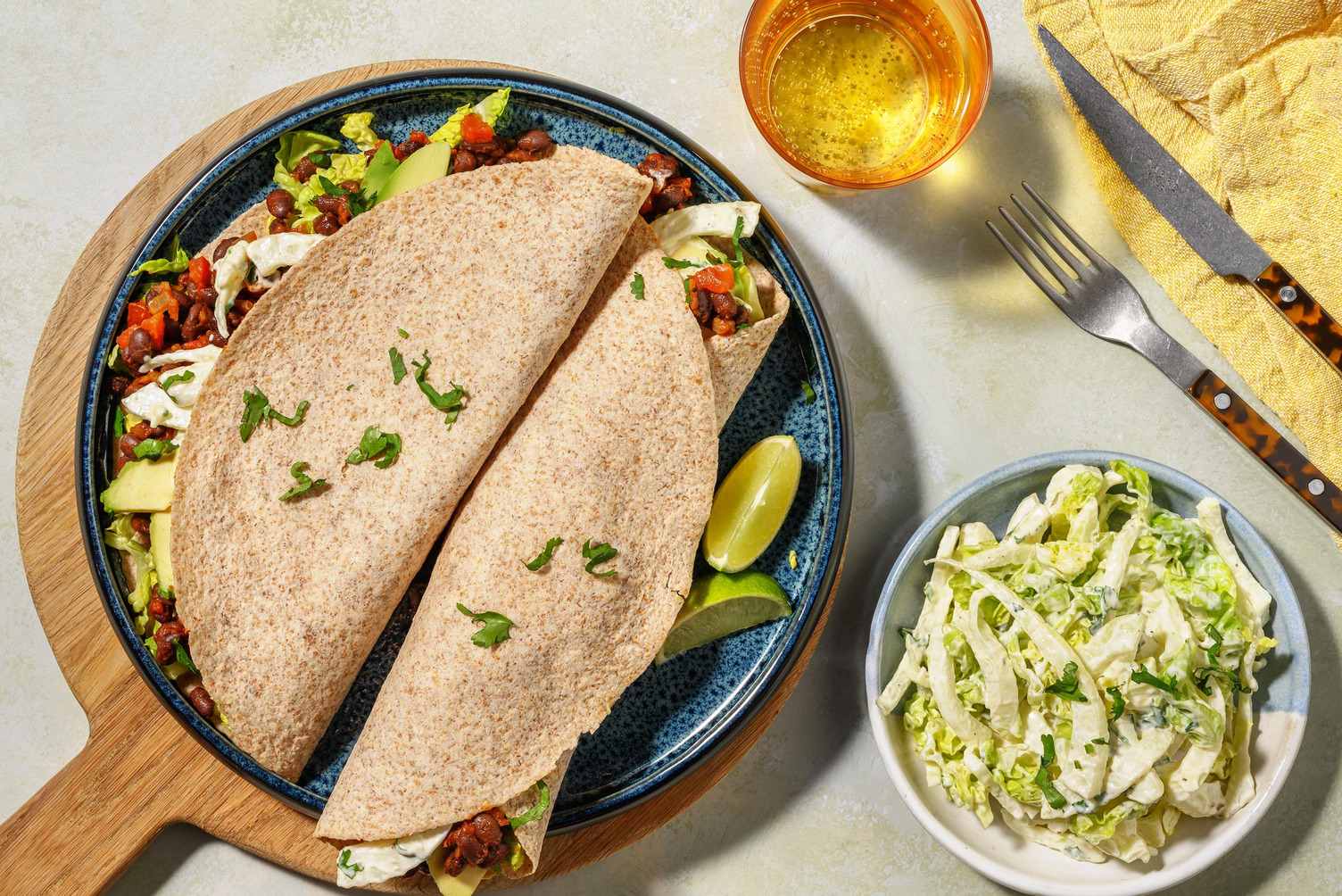 Wraps met chipotle, zwarte bonen en avocado