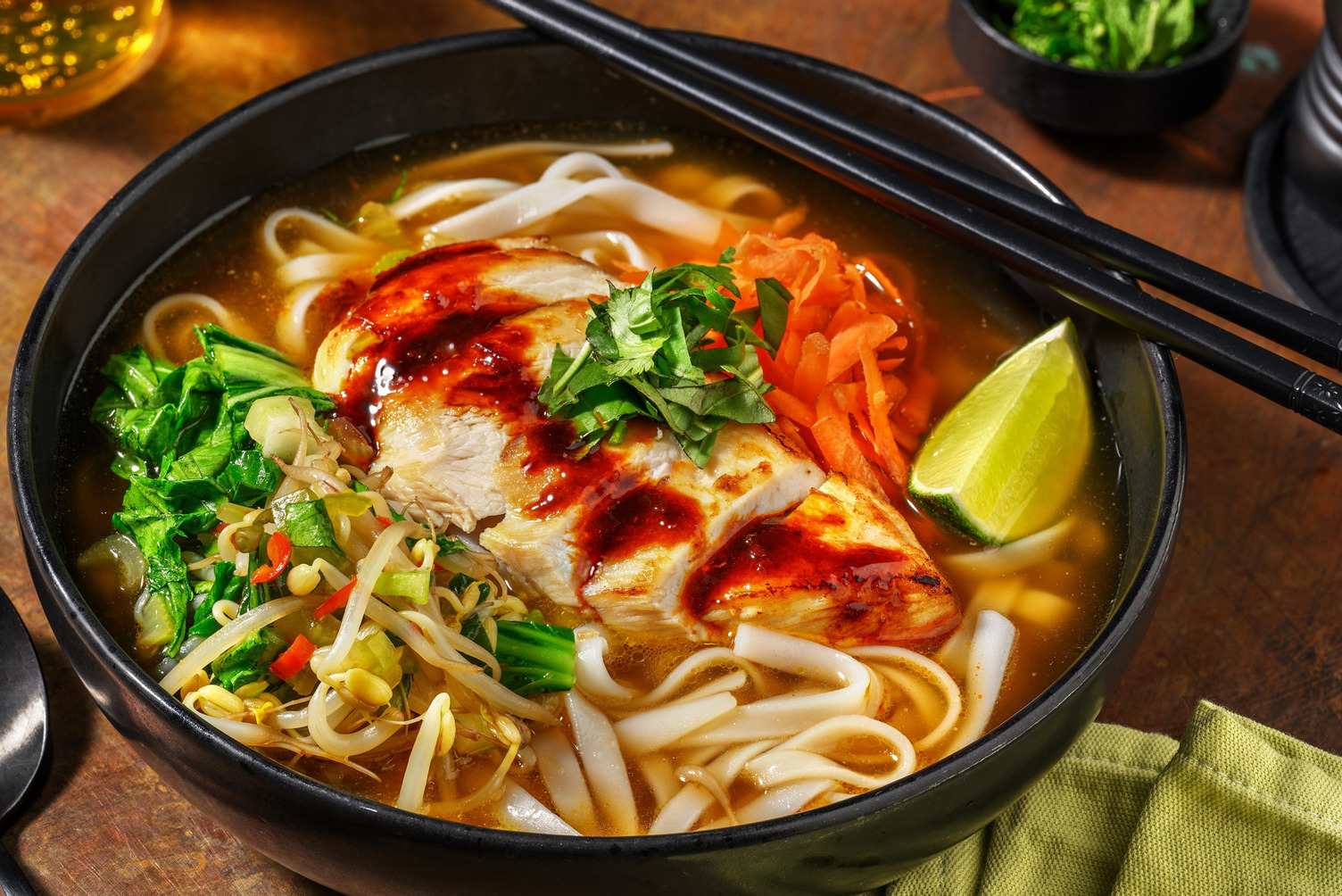 Pho-stijl noedelsoep met kip