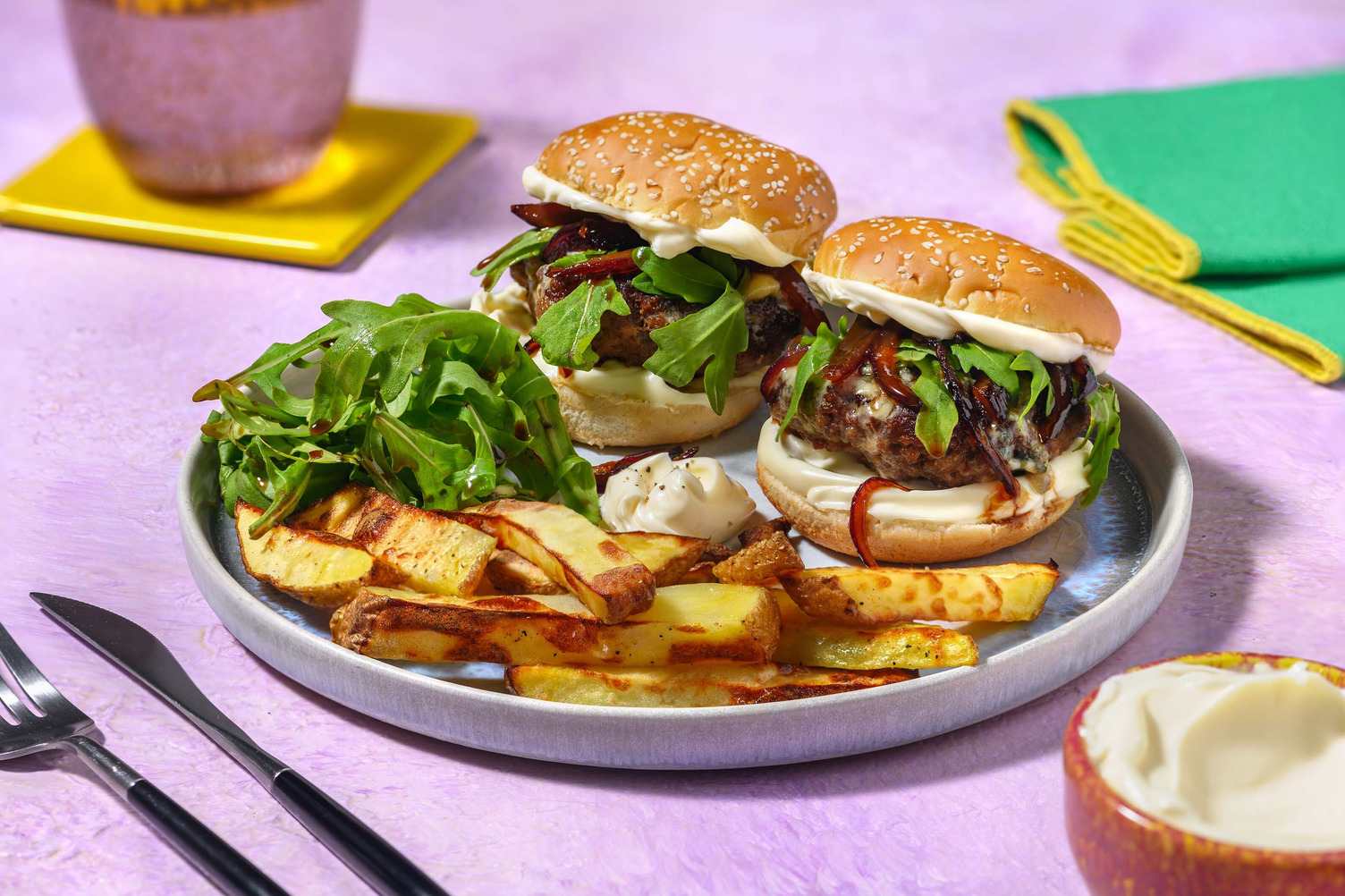 Kleine burgers met blauwe kaas