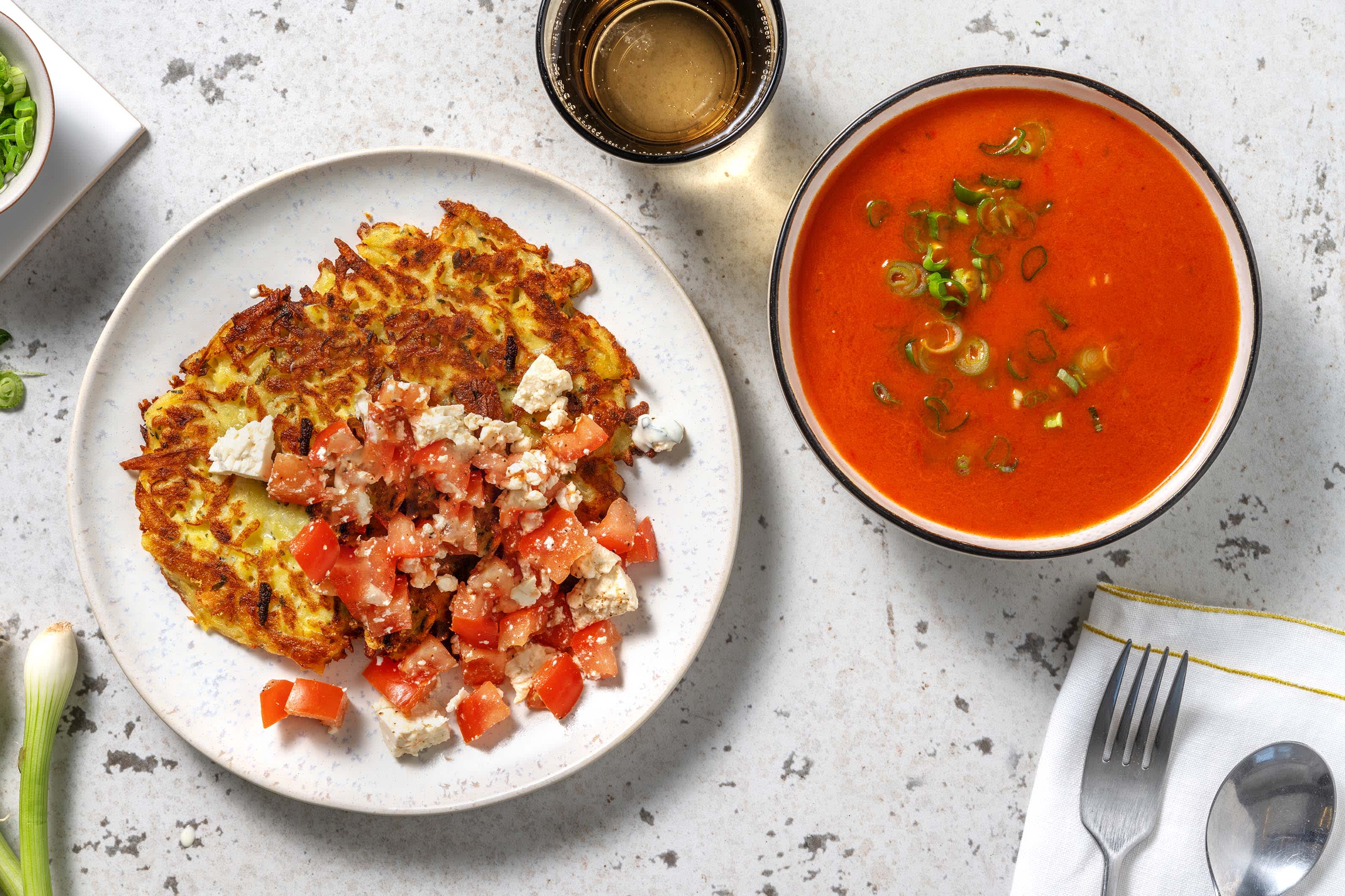 Galettes de pommes de terr et soupe de tomate au poivron
