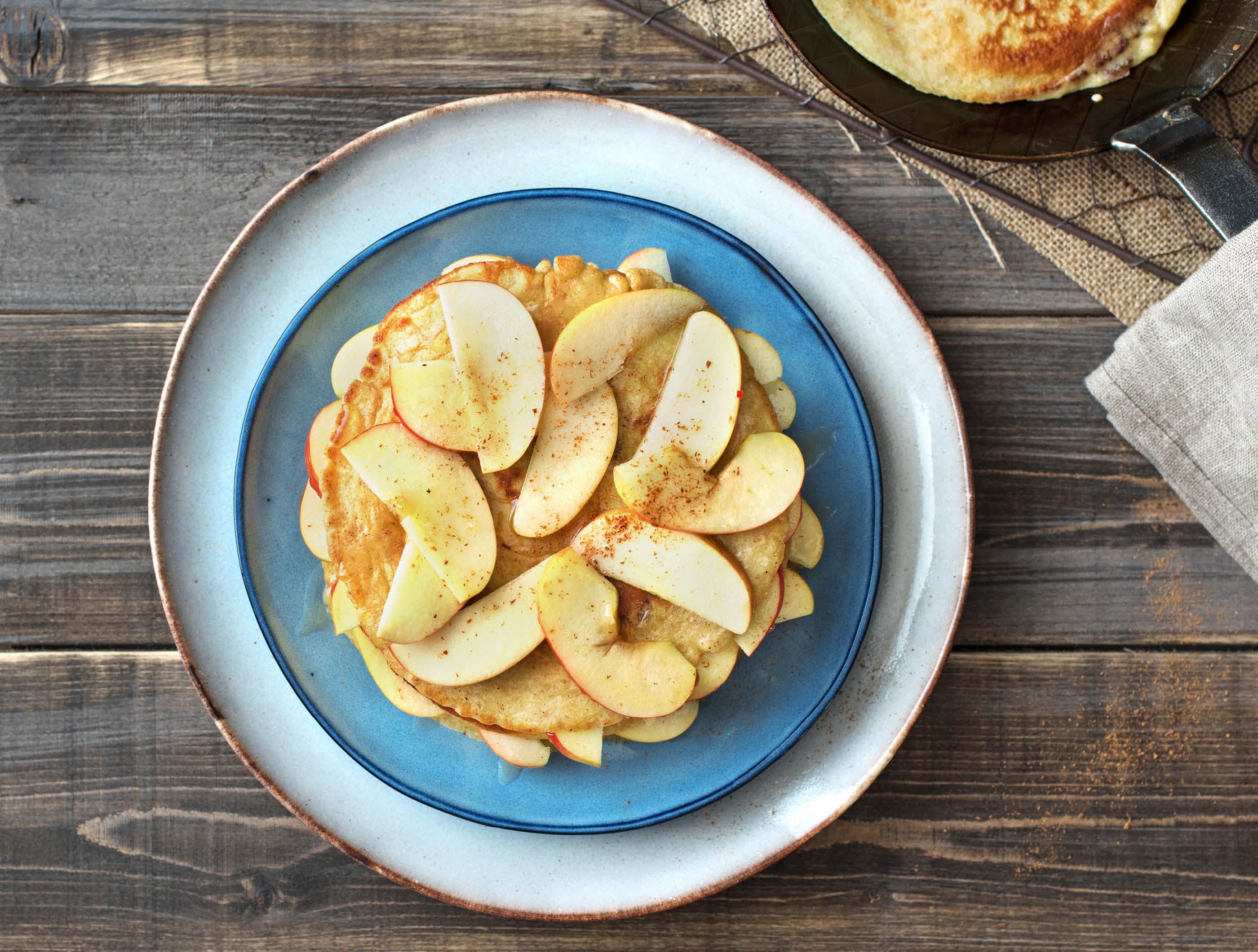 American pancakes met appel en rozijnen