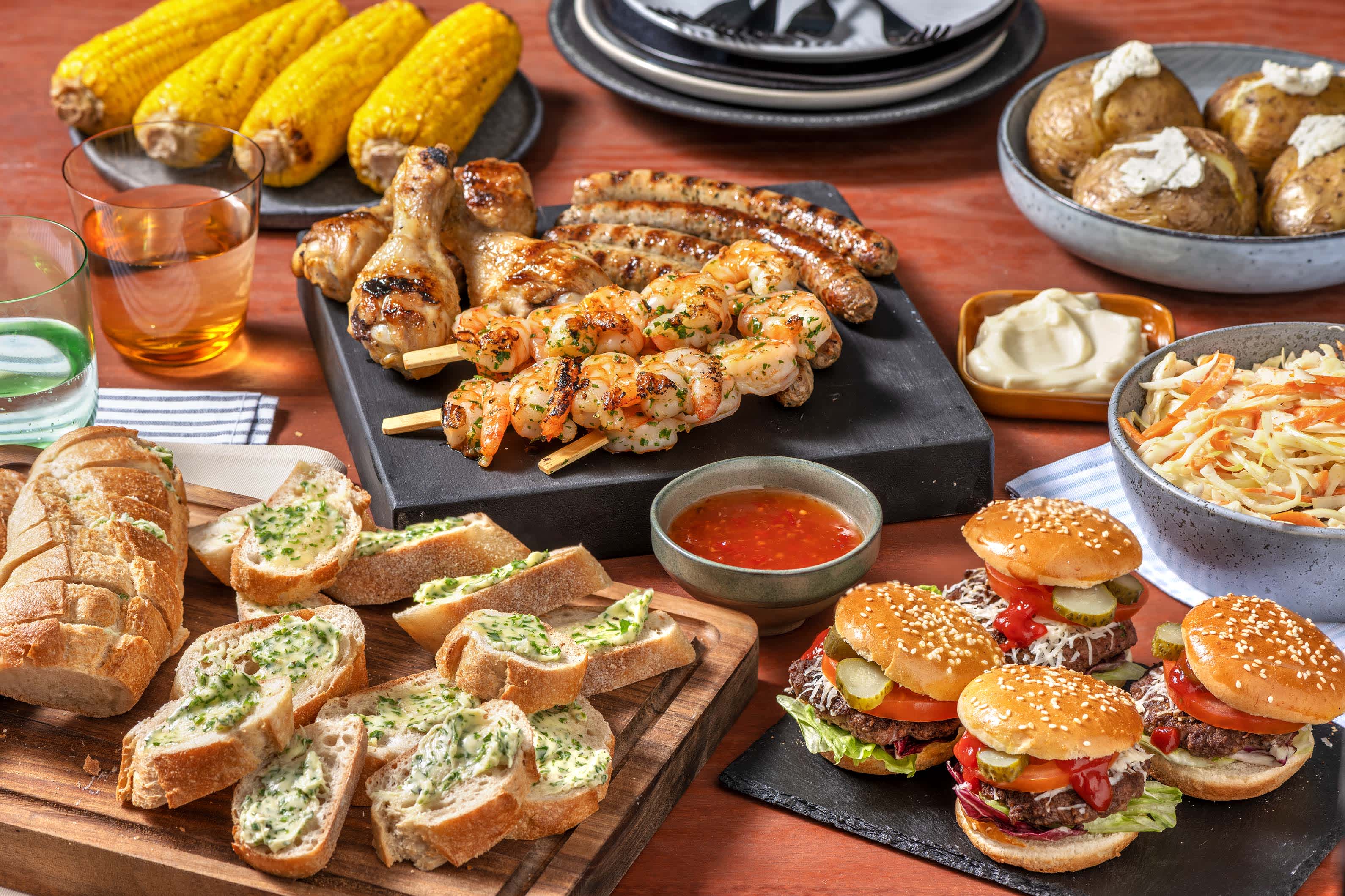 Box BBQ | Crevettes, hamburgers, pilons de poulet et saucisses